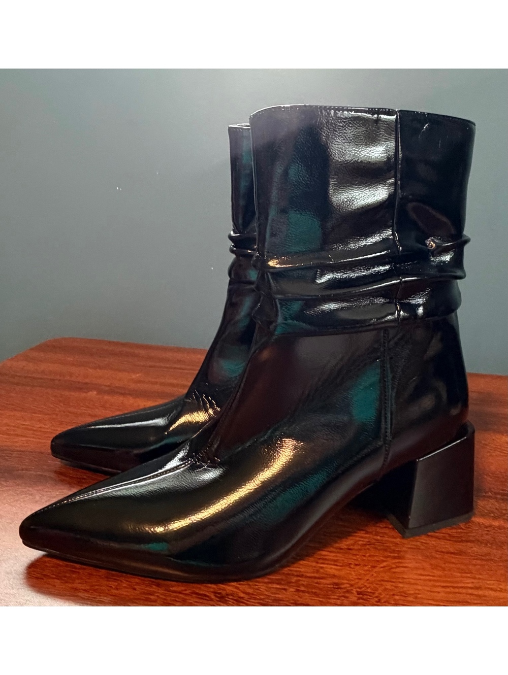 Vivianly pointy toe black shiny ankle boots with side zip size 10